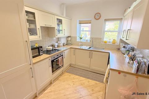 2 bedroom detached bungalow for sale, South Drive, Cuffley, Potters Bar