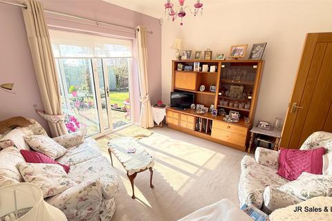 2 bedroom detached bungalow for sale, South Drive, Cuffley, Potters Bar