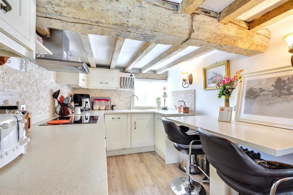 Kitchen 2.jpeg