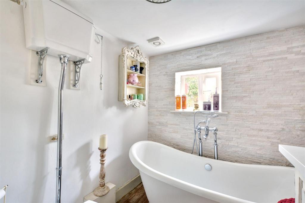 Bathroom 1.jpeg