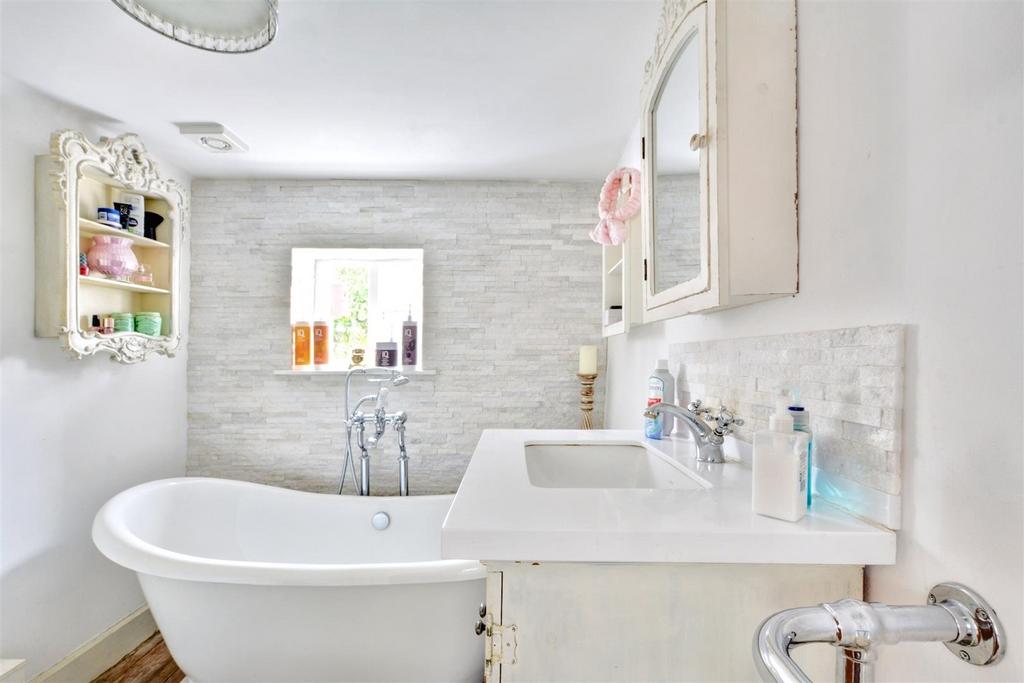 Bathroom 3.jpeg