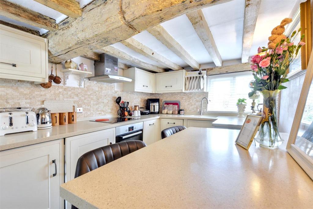 Kitchen 1.jpeg