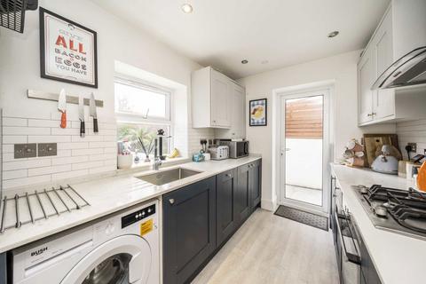 2 bedroom flat for sale, Sumatra Road, London NW6