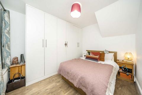 2 bedroom flat for sale, Sumatra Road, London NW6