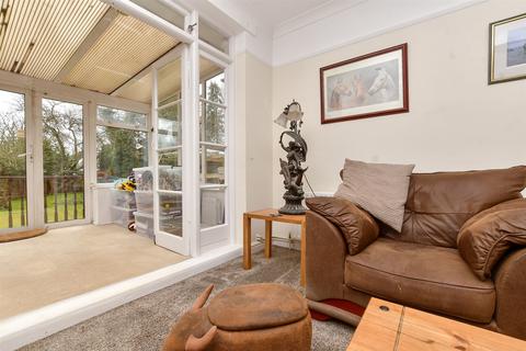 207 Chipstead Way, Woodmansterne, Banstead, SM7 3JN