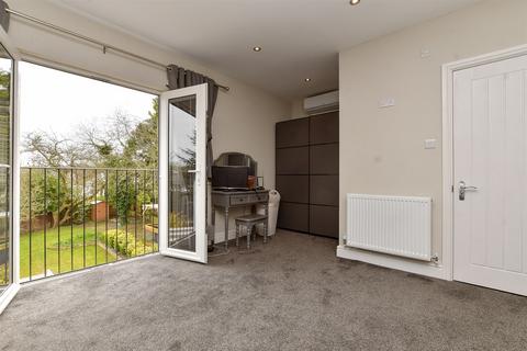 207 Chipstead Way, Woodmansterne, Banstead, SM7 3JN