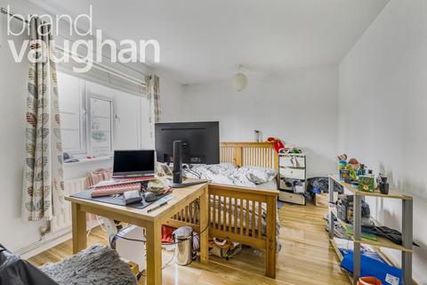 4 bedroom flat to rent, The Willows, Brighton BN2