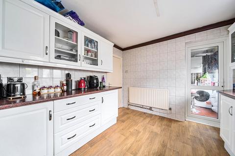 4 bedroom flat to rent, The Willows, Brighton BN2