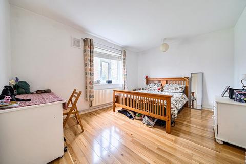 4 bedroom flat to rent, The Willows, Brighton BN2