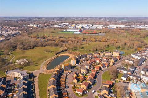 7 Ambrose Chase, Basildon, SS14 2FT