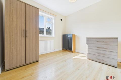 2 bedroom flat to rent, Churchill Road, London