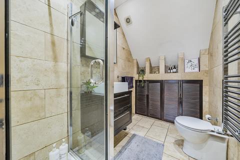 7b Glensdale Road, London, SE4 1UE