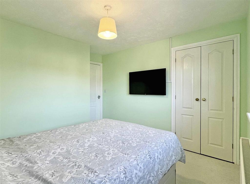 Master Bedroom b.jpg