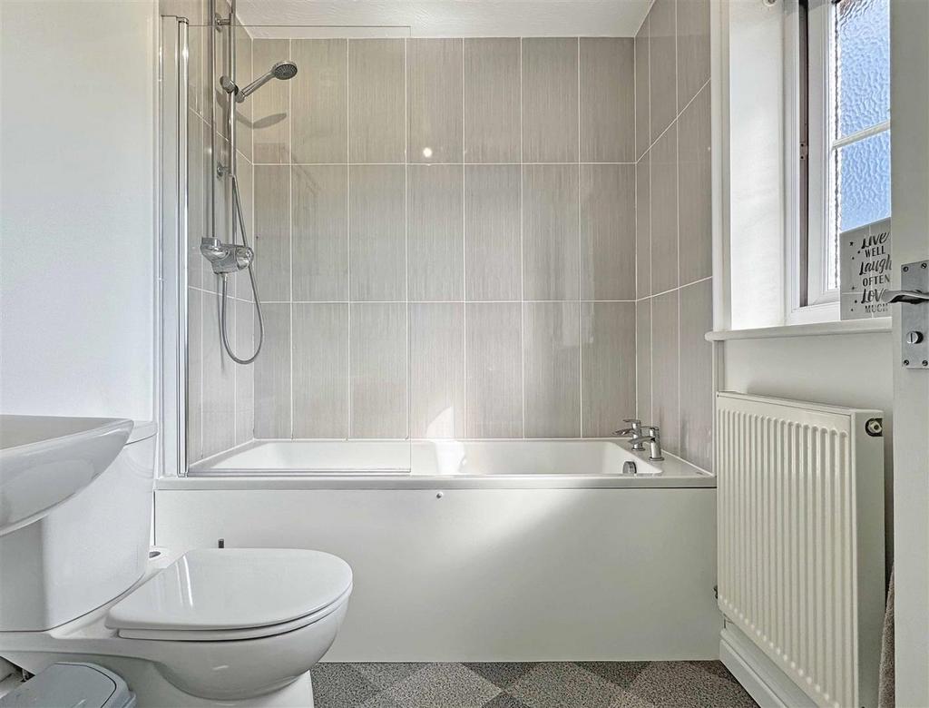 Bathroom b.jpg