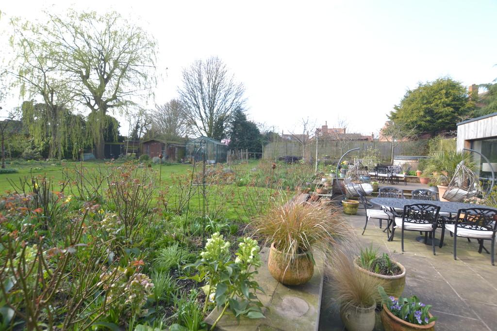 # rear garden DSC 1409