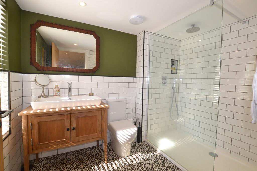 #En-suite shower DSC 1551