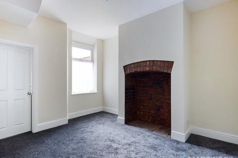 3 bedroom terraced house to rent, Talbot Road, Blackpool FY3