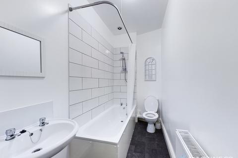 3 bedroom terraced house to rent, Talbot Road, Blackpool FY3