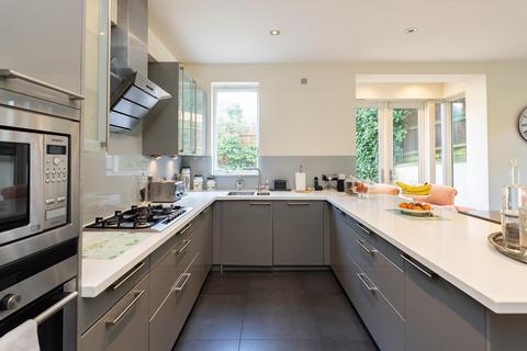 5 bedroom detached house to rent, Home Park Road, London, SW19