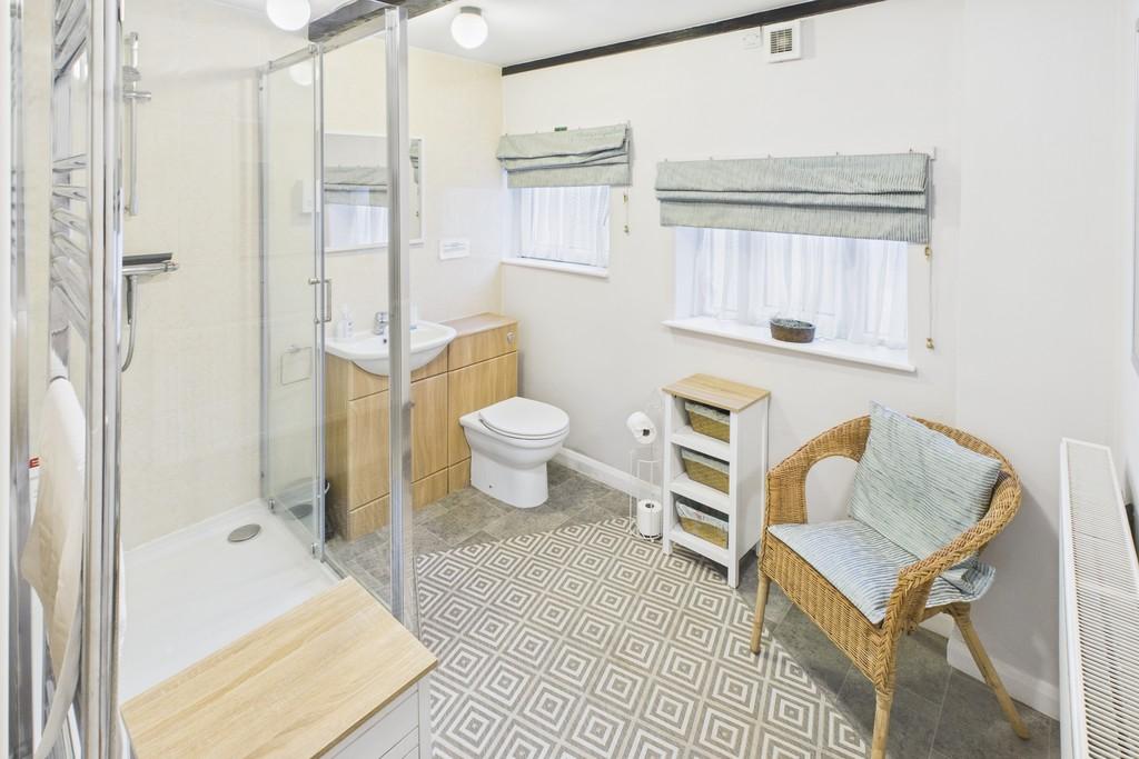 Ensuite to Bedroom 1