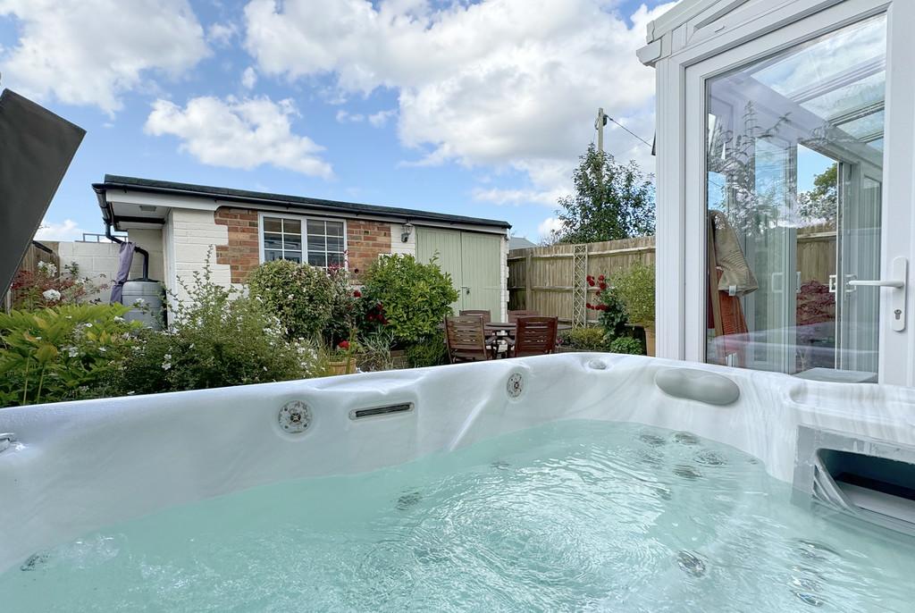5a WG Hot Tub