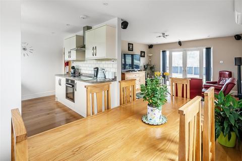 9 Bushey Shaw, Ashtead, KT21 2HP