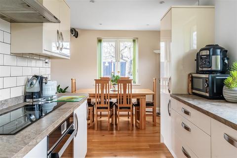 9 Bushey Shaw, Ashtead, KT21 2HP