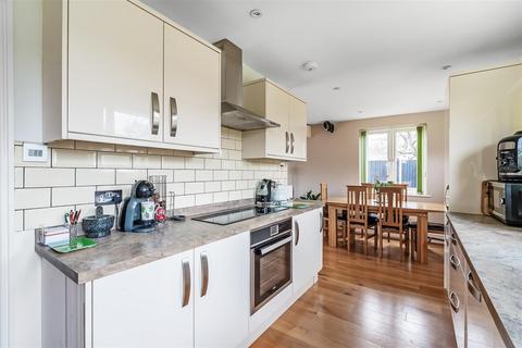 9 Bushey Shaw, Ashtead, KT21 2HP