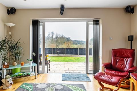 9 Bushey Shaw, Ashtead, KT21 2HP