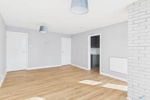 2 bedroom apartment to rent, Hornby Avenue, Bromborough CH62