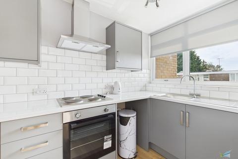 2 bedroom apartment to rent, Hornby Avenue, Bromborough CH62