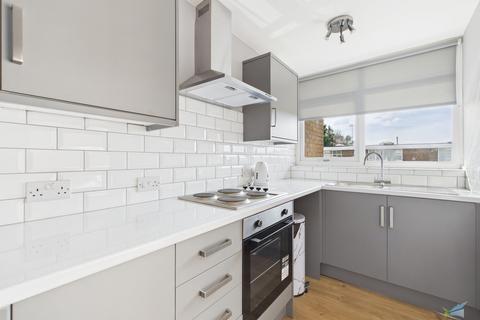 2 bedroom apartment to rent, Hornby Avenue, Bromborough CH62