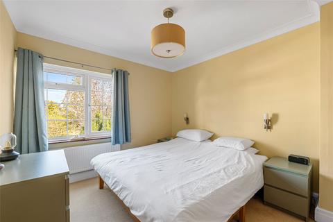 18 Hilltop Road, Reigate, RH2 7HL