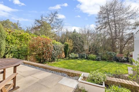 18 Hilltop Road, Reigate, RH2 7HL