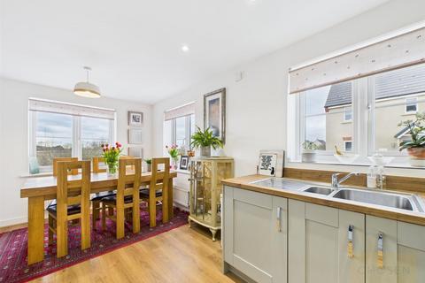 3 bedroom semi-detached house for sale, Somerdale Avenue, Brockworth, Gloucester