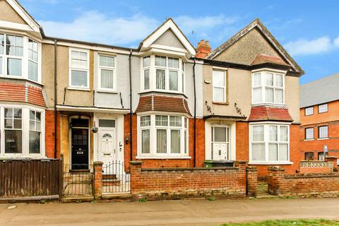 3 bedroom terraced house to rent, Finedon Road, Wellingborough NN8
