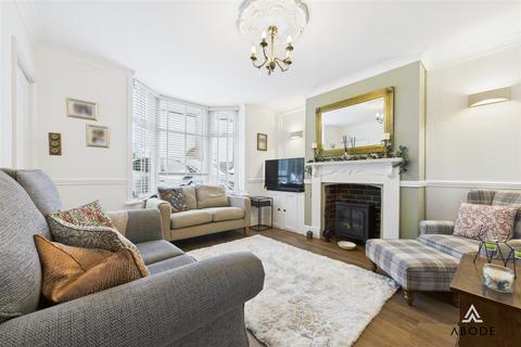 19 Bank Close, Uttoxeter, ST14 8BP