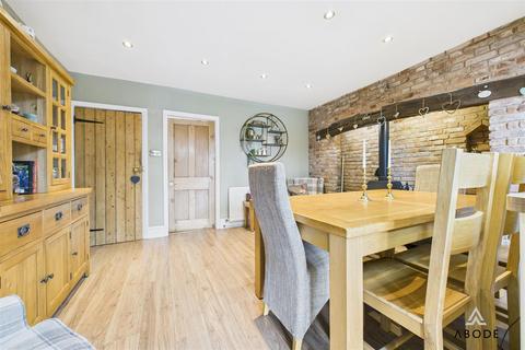 19 Bank Close, Uttoxeter, ST14 8BP