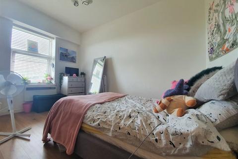 2 bedroom flat to rent, Southbrook Rise, Southampton SO15