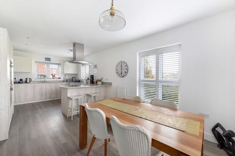 1 Baddlesmere Drive, Kings Hill, West Malling, ME19 4SG