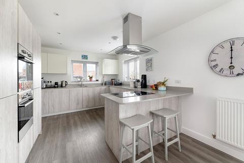 1 Baddlesmere Drive, Kings Hill, West Malling, ME19 4SG