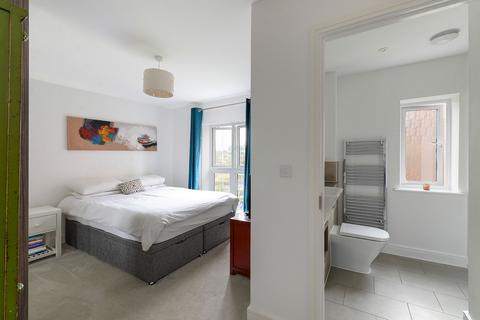1 Baddlesmere Drive, Kings Hill, West Malling, ME19 4SG