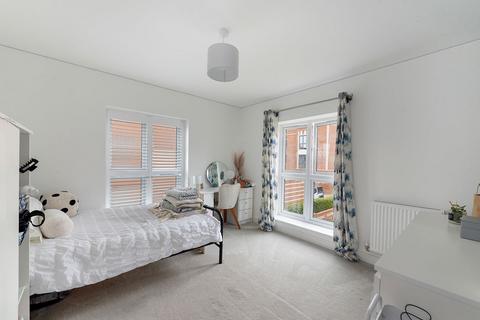 1 Baddlesmere Drive, Kings Hill, West Malling, ME19 4SG