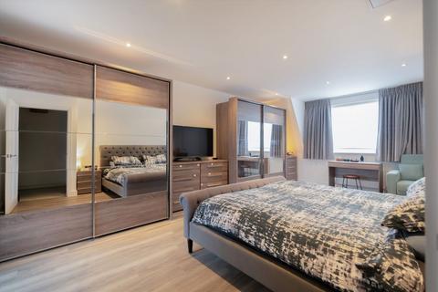 68 Well Grove, London, N20 9BN