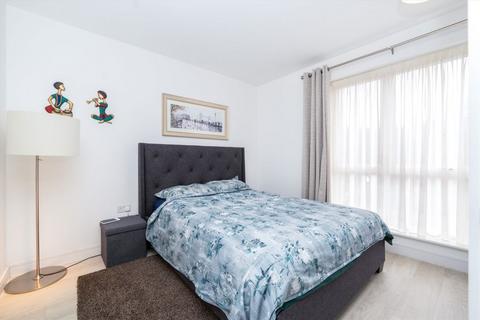 68 Well Grove, London, N20 9BN