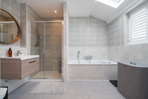 68 Well Grove, London, N20 9BN