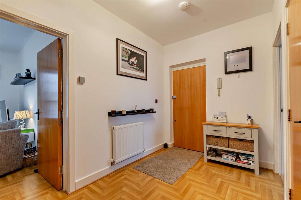 8640928-interior10-800.jpg