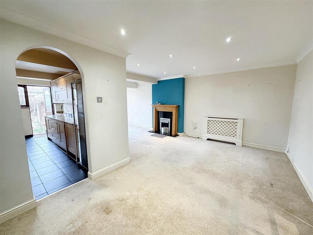 Lounge/Dining Area