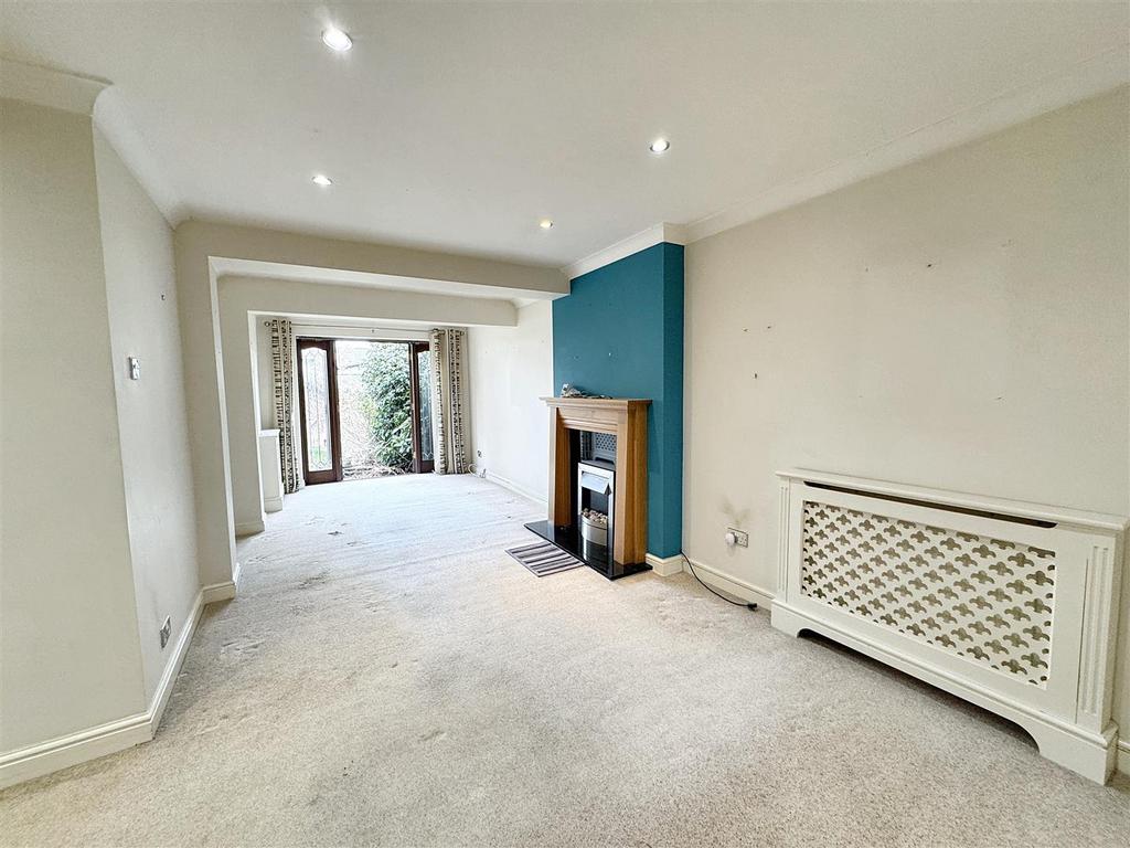 Lounge/Dining Area
