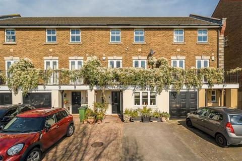 25 Barlow Drive, London, SE18 4NE